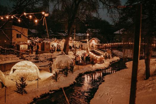 Kriskindlmarkt Globes - Beaver Creek Parkway 